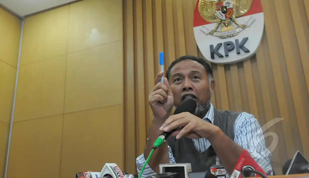 Wakil Ketua KPK Bambang Widjojanto menganggap teror yang diterima KPK sebagai ancaman nasional karena dapat mempengaruhi  kinerja sekaligus bentuk pelemahan nyata terhadap KPK, Jakarta, Rabu (11/2/2015). (Liputan6.com/Herman Zakharia)