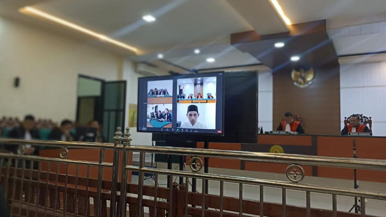 Merespons vonis yang dijatuhkan hakim, terdakwa melalui kuasa hukumnya menyatakan pikir-pikir. Demikian juga dengan Jaksa Penuntut Umum (JPU) juga menyatakan hal yang sama.<br>