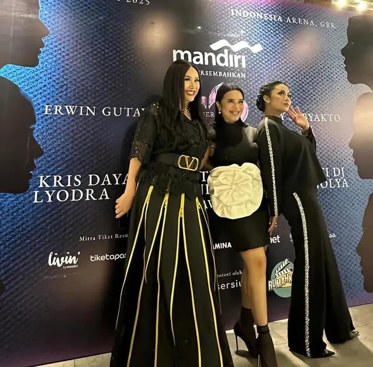 Gaya Kompak Tiga Diva Krisdayanti, Ruth Sahanaya, dan Titi DJ di Satu Panggung, Tampil Energik di Usia 50an
