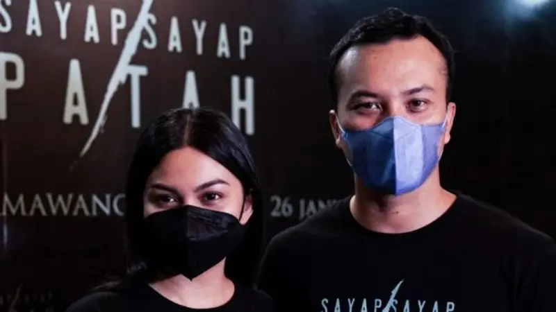 Nicholas Saputra membintangi film Sayap Sayap Patah bersama Ariel Tatum (https://www.instagram.com/p/CZM_eO6BiQO/)