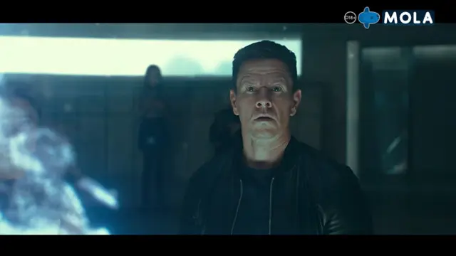Mark Wahlberg berperan sebagai Evan McCauley di film Infinite.