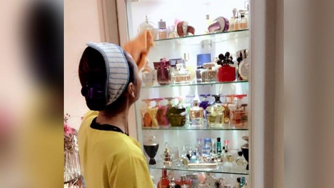 Sempat sering dihina bau keringat dan tak wangi karena tak mampu beli parfum. Kini, ia mengoleksi cairan pewangi tubuh itu (Dok.Instagram/@inul.d/https://www.instagram.com/p/BzwtRiElv5b/Komarudin)