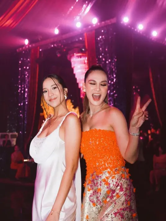 [Instagram/anyageraldine]