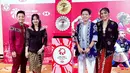 Tampil cantik pakai kebaya, penampilan Gregoria Mariska dan Pitha Mentari sukses bikin pangling. Begitu juga dengan Apriyani Rahayu yang tampil beda pakai setelan jas warna merah dengan aksen unik dilengannya. Sementara Siti Fadia Silva curi perhatian karena pakai outer biru dari kain tradisional dengan motif simpel tapi menarik. (Liputan6.com/IG/@badminton.ina)