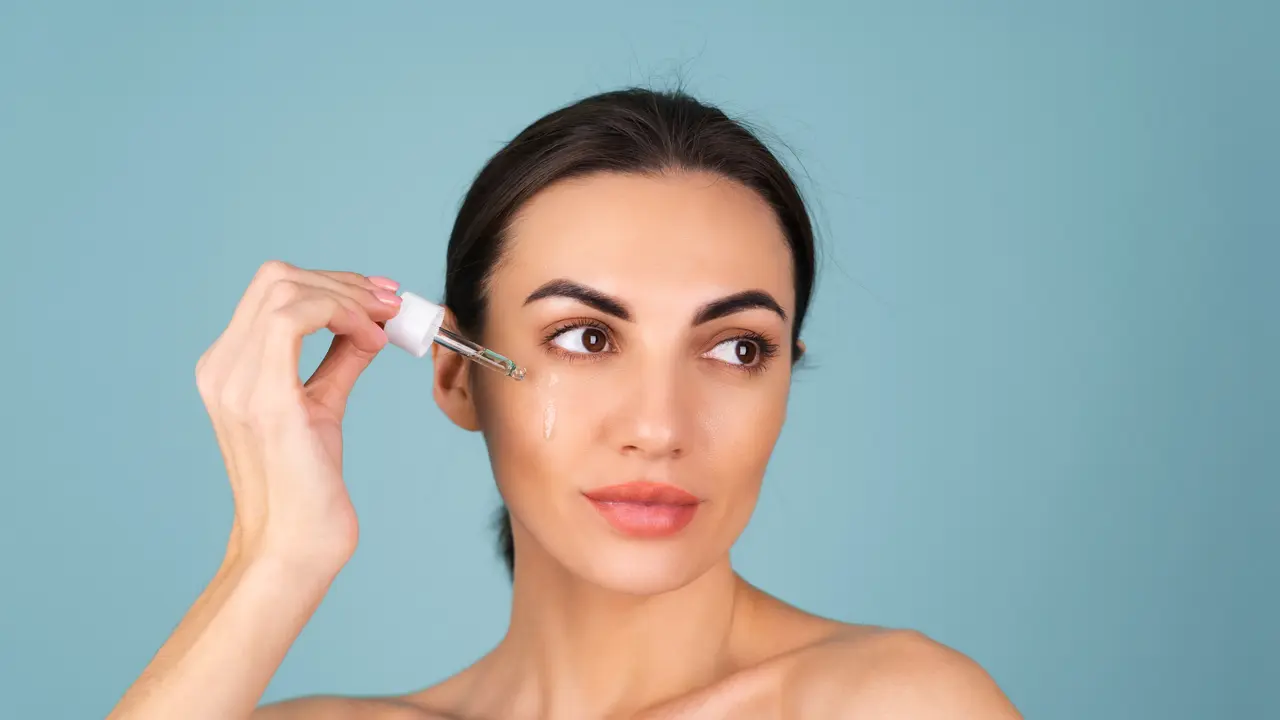 Cara Tepat Menggunakan Oil Serum Sebagai Langkah Terakhir di Skincare Malam
