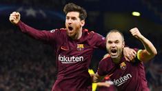 Lionel Messi dan Andres Iniesta membentuk salah satu kolaborasi paling mematikan dalam sejarah sepak bola. Mereka memainkan 488 pertandingan di semua kompetisi. Keduanya bersama-sama mencetak banyak gol dan menciptakan momen-momen magis yang membawa Barcelona meraih berbagai gelar, termasuk empat trofi Liga Champions. (AFP/Ben Stansall)