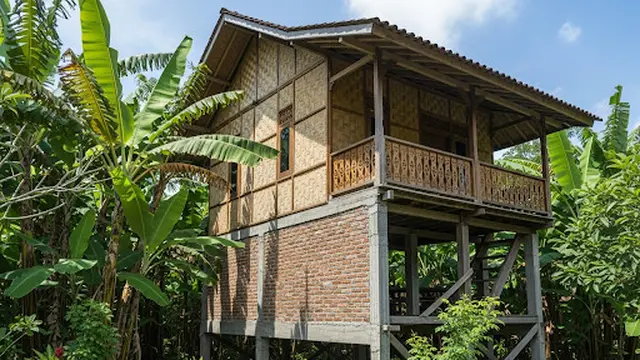 Rumah Panggung Bambu Bertingkat