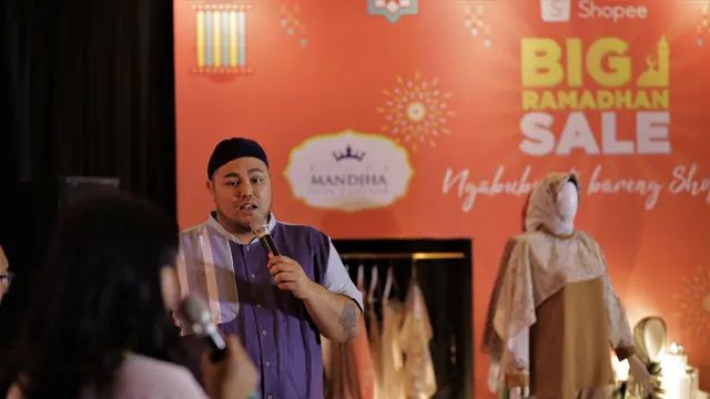 [Bintang] Tawarkan Hijab Mandjha, Ivan Gunawan Jual Baju Muslim dengan Harga Murah di E-Commerce Ini