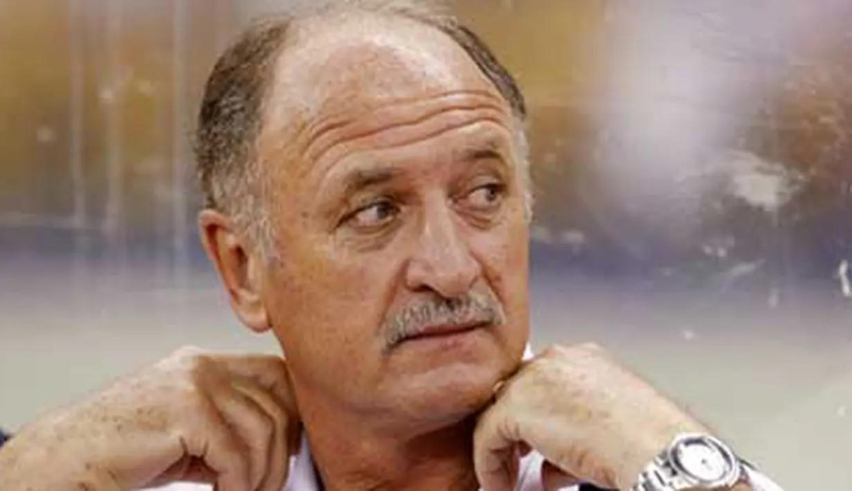 Pelatih Bunyodkor asal Brasil, Luiz Felipe Scolari di laga babak 16 besar Liga Champions Asia melawan Al Hilal di Riyadh, Saudi Arabia, 12 Mei 2010. AFP PHOTO/STR 