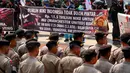 Dimulai sekitar pukul 12.39 WIB, ratusan massa PPMI melakukan unjuk rasa kepada PT Chang Shin Indonesia, yang merupakan perusahaan vendor dari Nike, Rabu (30/4/14). (Liputan6.com/Miftahul Hayat)