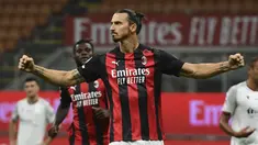 Zlatan Ibrahimovic memutuskan untuk pulang ke San Siro pada Januari 2020 dengan status bebas transfer. Ia diboyong untuk memperbaiki performa Rossoneri. Pada debut keduanya, ia berhasil membantu AC Milan finis di urutan keenam. Ibra menyumbang 10 gol dan 5 assist dalam 18 laga. (AFP/Miguel Medina)
