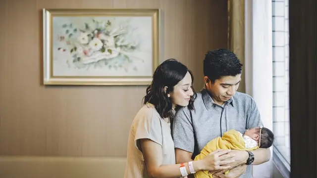 Momen manis Lolita Agustine dan suami