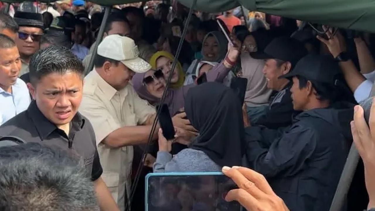 Dahnil menjelaskan, Prabowo sebagai Menhan di Sumbar meninjau Posko Gunung Marapi yang sempat erupsi beberapa waktu yang lalu.