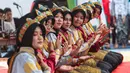 Pelajar SMKN 38 menampilkan kesenian drama nusantara dalam proyek penguatan profil pelajar Pancasila sekaligus untuk memperingati Hari Pendidikan Nasional (Hardiknas) 2024 di halaman Sekolah Menengah Kejuruan Negeri (SMKN) 38, Jakarta, Kamis (2/5/2024). (Liputan6.com/Angga Yuniar)