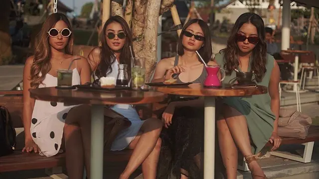 Potret Keseruan Pemeran Pretty Little Liars Versi Indonesia (sumber: instagram/@valerieethomas)