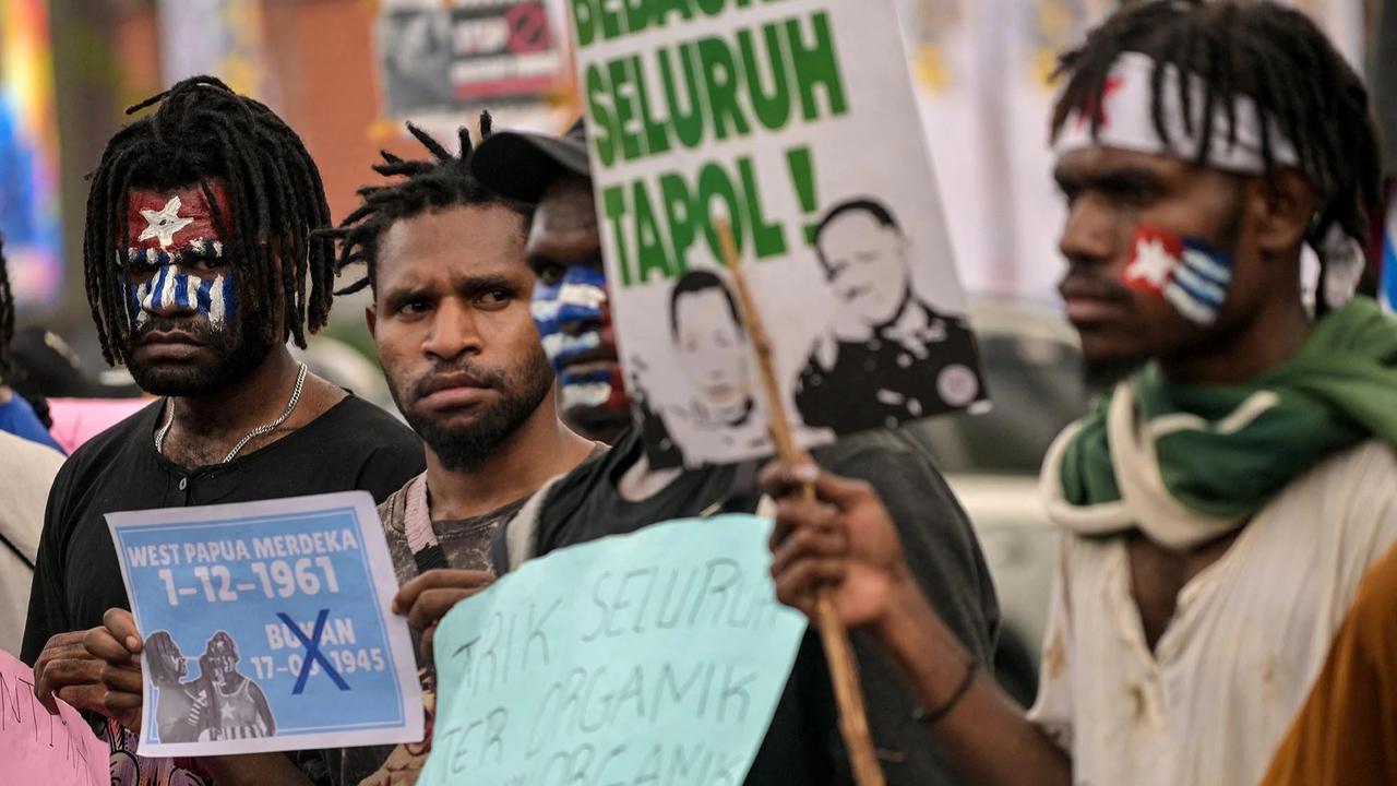 FOTO: Ratusan Mahasiswa Papua Gelar Aksi 1 Desember di Surabaya