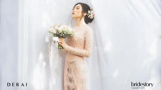 [Fimela] Isyana Larasvati Tunangan