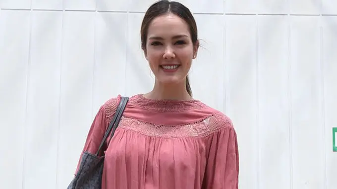 Cathy Sharon tetap cantik meski sudah jadi ibu/copyright: KapanLagi.com