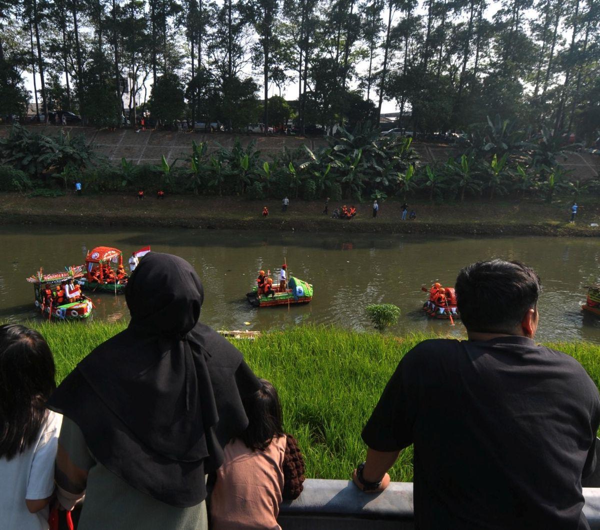 Afan Adriansyah Idris, Asisten Pembangunan dan Lingkungan Hidup (LH) Provinsi DKI Jakarta, mengungkapkan bahwa saat ini Dinas Lingkungan Hidup (DLH) DKI Jakarta sedang berupaya keras untuk mengurangi pengiriman sampah ke Tempat Pembuangan Sampah Terpadu (