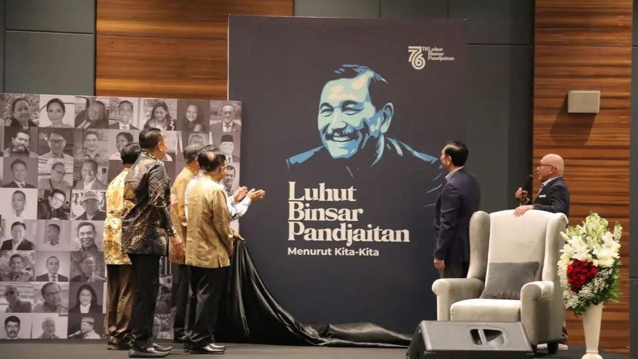 "Waktu itu ia terlalu kecil untuk mengetahui sebab ayahnya tidak ada di sisinya ketika ia berulang tahun esok hari," imbuhnya.