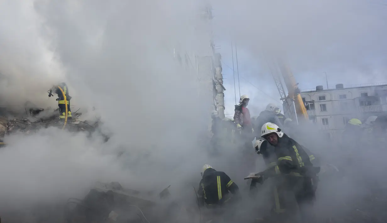 Serangan itu termasuk yang pertama terhadap Kyiv, ibu kota Ukraina, dalam hampir dua bulan, meskipun tidak ada laporan target yang terkena. (AP Photo/Bernat Armangue)