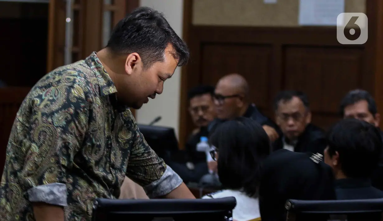 Anak Syahrul Yasin Limpo, Kemal Redindo Syahrul Putra sesaat sebelum memberikan kesaksian pada sidang lanjutan kasus dugaan pemerasan dan gratifikasi di lingkungan Kementerian Pertanian (Kementan) di Pengadilan Tipikor, Jakarta, Senin (27/5/2024). (Liputan6.com/Herman Zakharia)