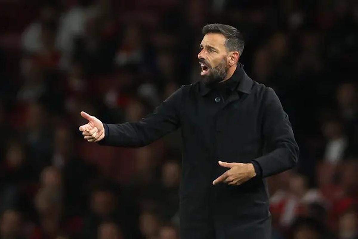 Proses Man Utd Datangkan Ruben Amorim Masih Berjalan, Ruud van Nistelrooy Tegaskan Ingin Bertahan di Old Trafford