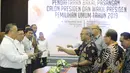 Ketua KPU RI Arief Budiman bersama para anggota komisioner menggelar simulasi proses pendaftaran capres dan cawapres di Gedung KPU RI, Jakarta, Kamis (9/8). KPU RI mensimulasikan desk untuk pendaftaran capres-cawapres. (Liputan6.com/Faizal Fanani)