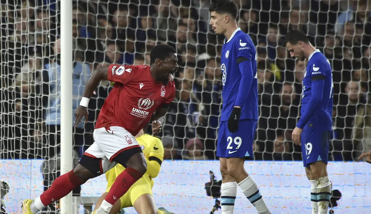 Serge Aurier. Bek kanan berusia 30 tahun ini kini tengah menjalani musim pertamanya bersama Nottingham Forest setelah didatangkan dari Villarreal. Sebelumnya ia juga sempat membela Tottenham Hotspur mulai 2017/2018 hingga 2020/2021. Musim 2022/2023 ini ia telah tampil dalam 10 laga di Premier League bersama Nottingham Forest dengan raihan 1 gol. Sementara bersama Timnas Pantai Gading ia telah mengoleksi 83 caps dengan raihan 4 gol sejak melakukan debut pada 8 Juni 2013. (AP Photo/Rui Vieira)