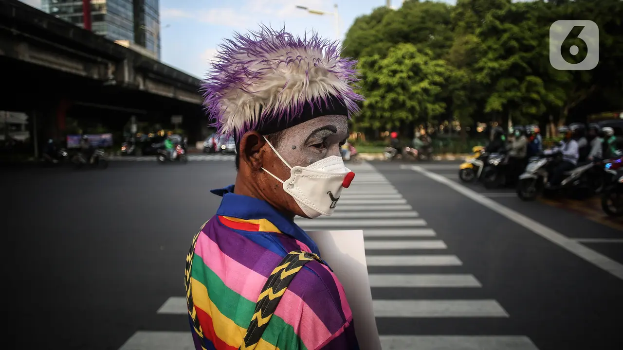 Aksi Badut Indonesia Kampanyekan Penggunaan Masker