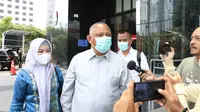 Gubernur Gorontalo Rusli Habibie bersama istri tiba-tiba mendatangi kantor Komisi Pemberantasan Korupsi (KPK)