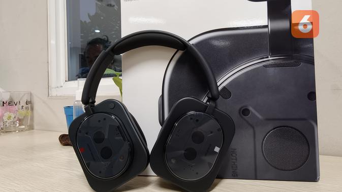 Unboxing Nothing Headphone 1, Headphone Transparan yang Langsung Curi Perhatian. (Liputan6.com/ Yuslianson)