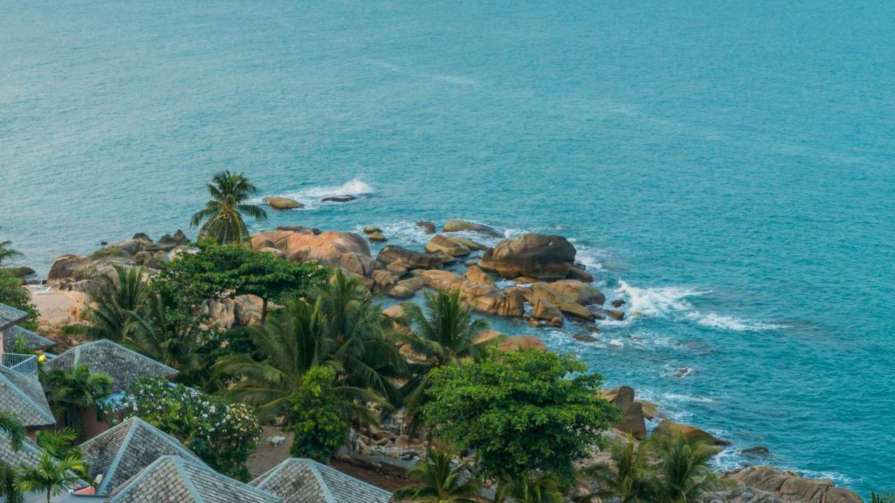 Thailand dengan kekayaan budaya dan keindahan alam yang memukau, telah lama menjadi destinasi impian bagi para pelancong dari seluruh dunia. Dari gemerlapnya kota Bangkok yang modern hingga pantai-pantai eksotis di pulau-pulau tropisnya, Thailand menawark