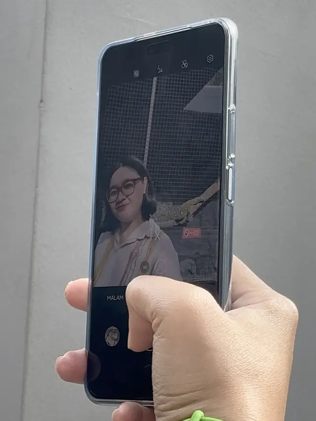 Seflie menggunakan HUAWEI nova 14 Pro.  [Anisha/Fimela]