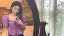 Melalui laman Instagramnya, adik Angela Tanoesoedibjo ini cukup sering menguggah potret dirinya saat mirror selfie. Berdarah Tionghoa, paras yang dipancarkan oleh adik Angela Tanoesoedibjo punya pesona memikat. Meski hanya mirror selfie sekalipun, wanita berusia 28 tahun ini tetap terlihat cantik. (Liputan6.com/IG/@valenciatanoe)