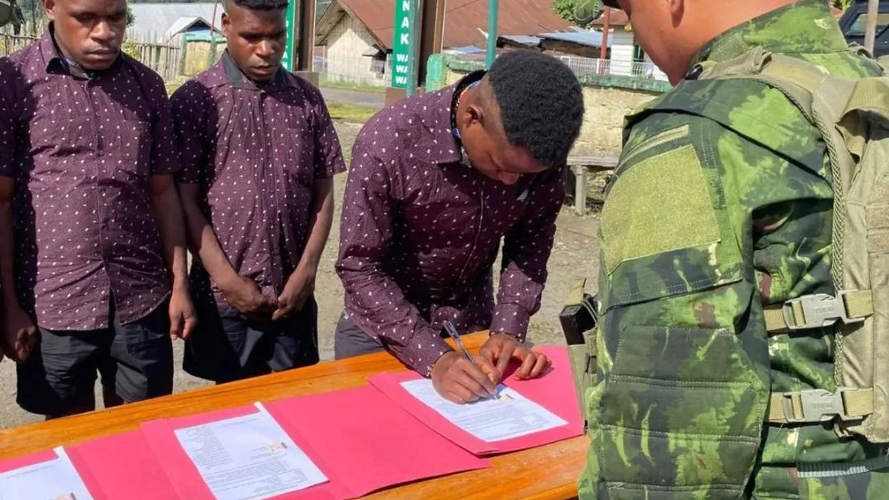 Momen 4 Eks Anggota OPM Ucap Sumpah Setia ke NKRI