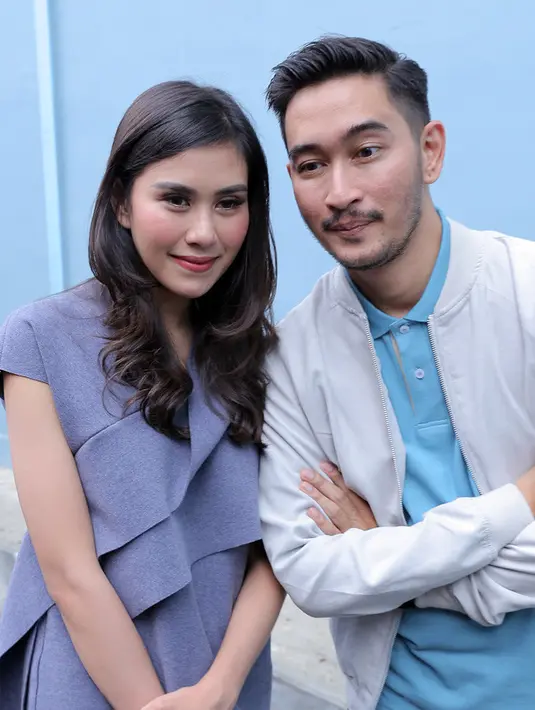 "Yaudah sih semuanya, udah 70 persen, cuma tinggal fitting baju, tinggal undangan,” ucap Syahnaz. "Deg-degannya takut ada yang kurang apa gitu, kelupaan sih," tambahnya. (Deki Prayoga/Bintang.com)