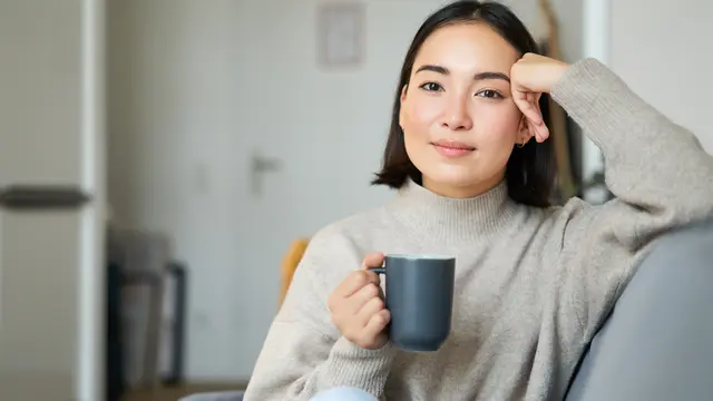 wanita agustus berpikir