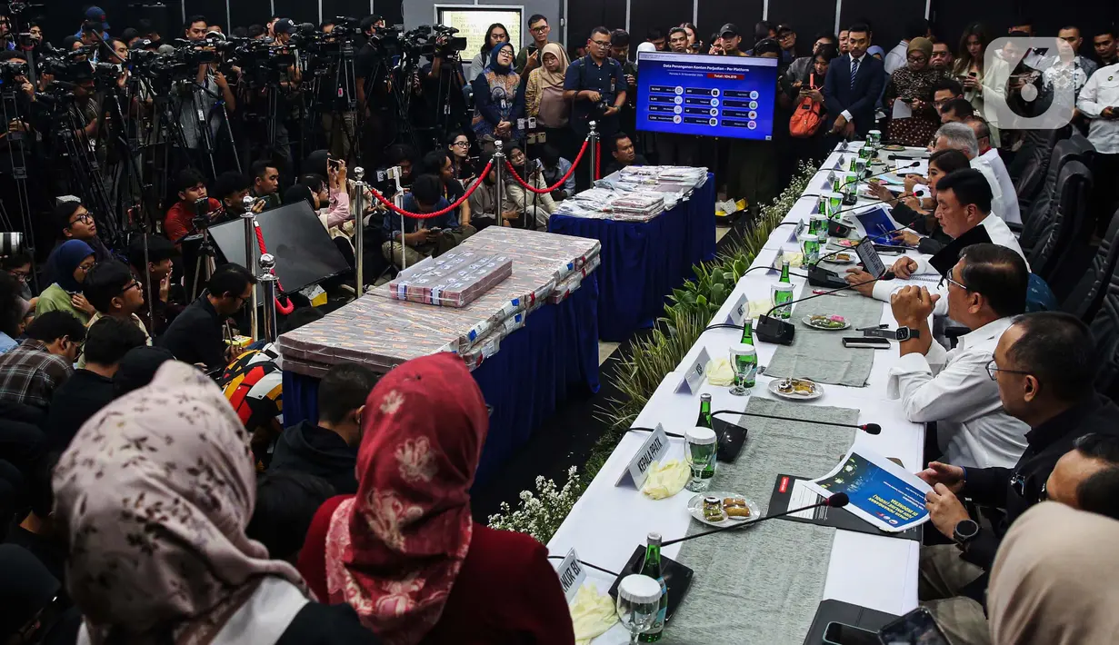 Menko Polkam, Budi Gunawan juga mengatakan, ada 80 ribu pemain judi online yang usianya di bawah 10 tahun. (Liputan6.com/Angga Yuniar)