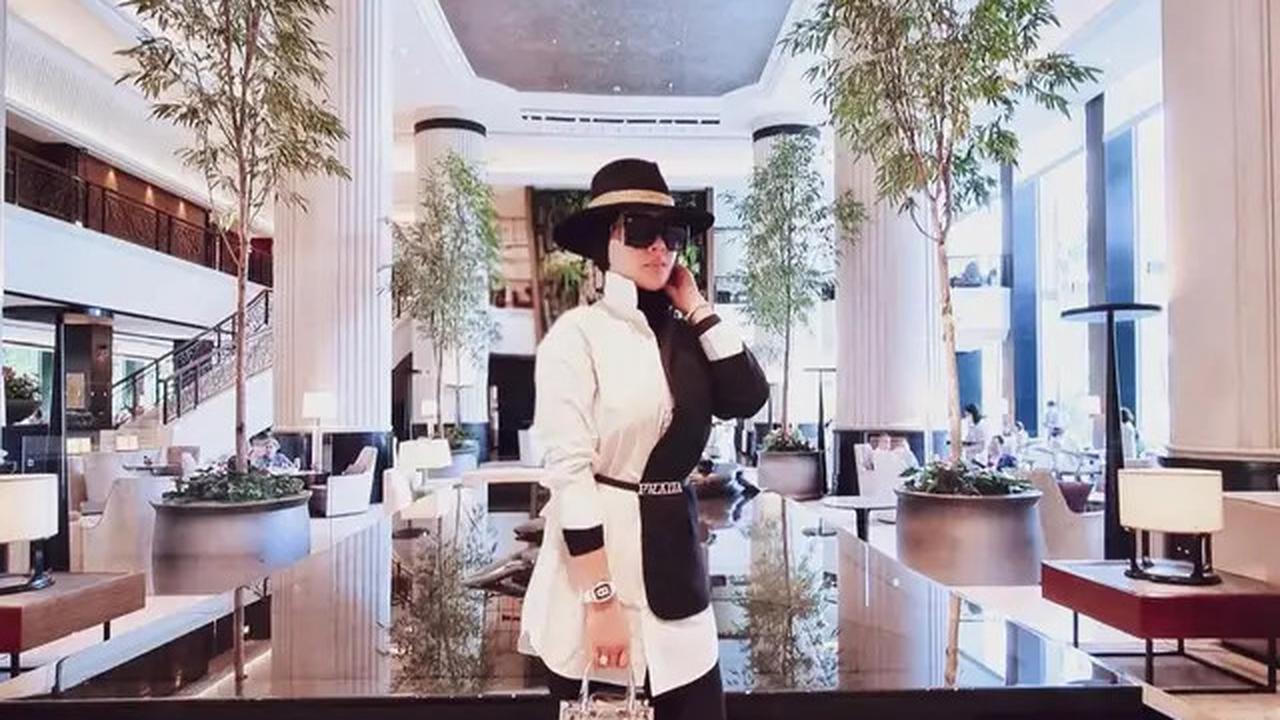 10 Pilihan Model Tas Putih ala Syahrini, dari Model Klasik hingga Super Langka