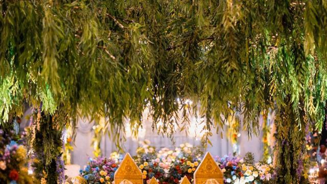 Nuansa Minang di pernikahan Ochi Rosdiana. (credit: instagram.com/thepotomoto)