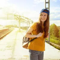 Nggak harus melulu sama pacar, kamu juga bisa lakukan hal seru sendirian. (Foto: pexels.com)