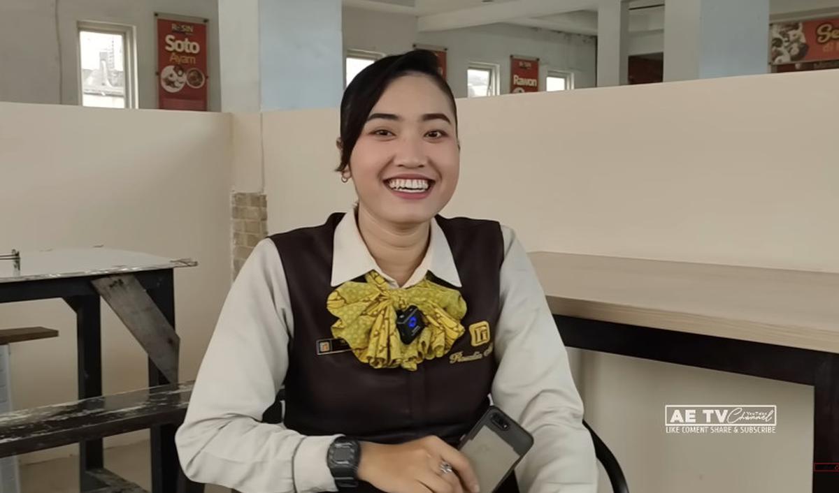 Wulan bercerita, bahwa untuk bisa masuk bekerja sebagai pramugari Rosalia Indah membutuhkan banyak perjuangan. <br>