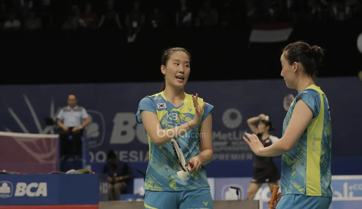 Pasangan Korea, Lee So-hee/Chang Ye-na mengalahkan pasangan Indonesia greysia Polii/Apriani Rahayu pada laga Indonesia Open 2017 di JCC, Kamis, (15/6/2017). Pasangan Indonesia  takluk 18-21, 14-21. (Bola.com/M Iqbal Ichsan)