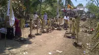 Warga Jembrana gelar ritual pembersihan di kuburan massal PKI (Dewi Divianta/Liputan6.com)