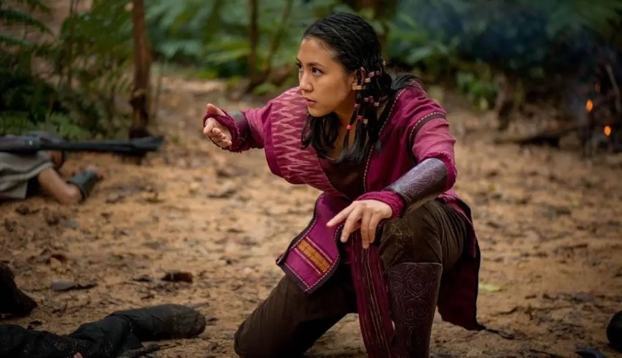 Setelah 17 tahun tidak terdengar, Ia kembali ke dalam industri film yang dimana berperan sebagai Anggini dalam film Wiro Sableng 212. [instagram/sherinashinna]