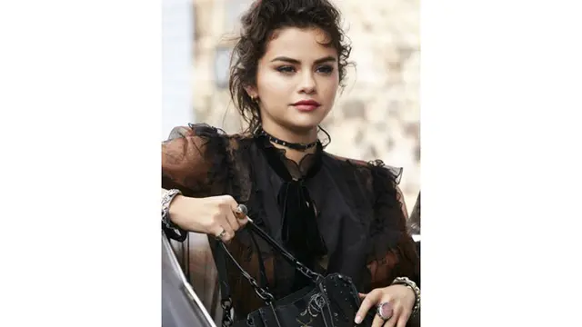 Selena Gomez Kembali Mebintangi Kampanye Coach Fall 2018
