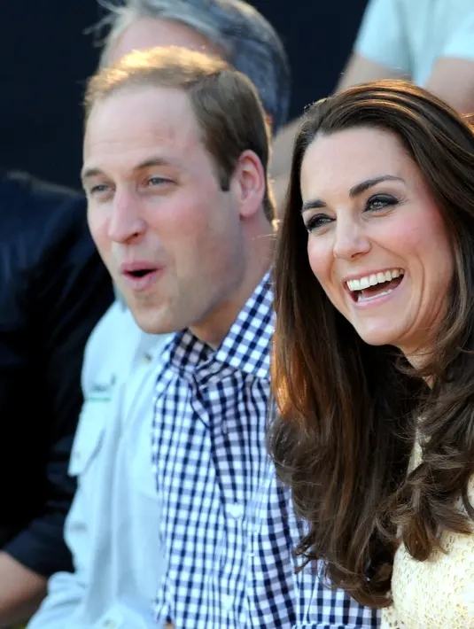 'Kate mengidam makanan pedas. Dia makan kari yang sangat pedas dan pizza dengan setumpuk bubuk cabai. Ketika hamil George dan Charlotte, ia juga menyukai makanan yang sangat pedas,' ungkap seorang sumber. (Bintang/EPA)