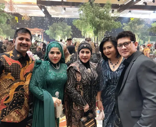 Potret 8 seleb era 90-an kondangan ke ngunduh mantu Al Ghazali dan Alyssa Daguise, meriah bak reuni