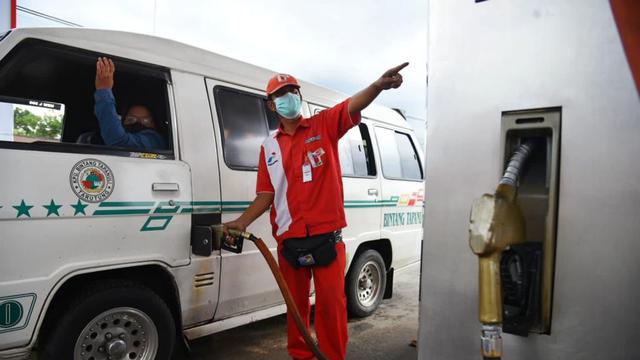 Pertamina meminta masyarakat yang ingin membeli BBM subsidi pertalite dan solar mendaftar ke website MyPertamina yakni https://subsiditepat.mypertamina.id/. Pendaftaran dibuka mulai 1 Juli 2022.